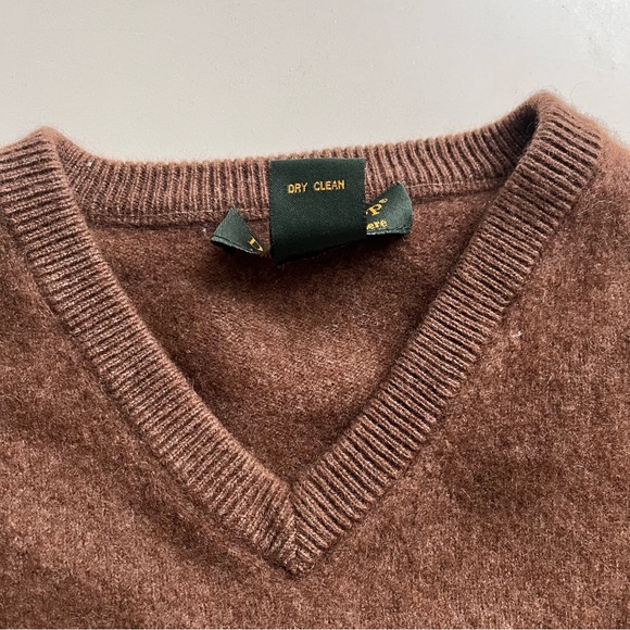 SOLD - Vintage Daniel Bishop 100% 2-Ply Cashmere V-Neck Sweater in size Youth XL - Picture 3 of 6